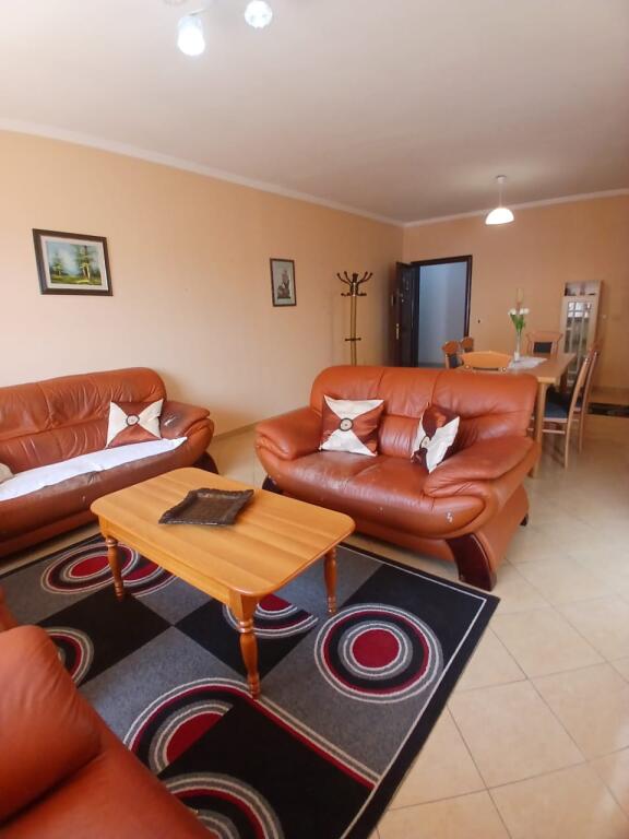 Shitet apartament 1+1 tek Kmy ne Yzberisht