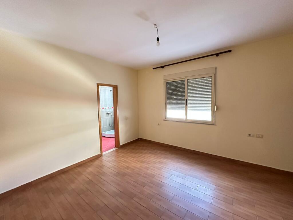 SHITET APARTAMENT NE ZONEN E FRESKUT