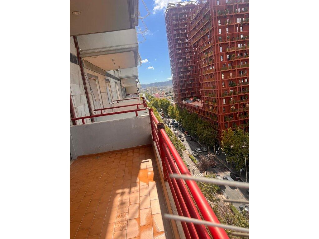 Apartment of typology 2+1 with 2 bathrooms for rent, located in the area of Rruga e Kavajës in Tirana.