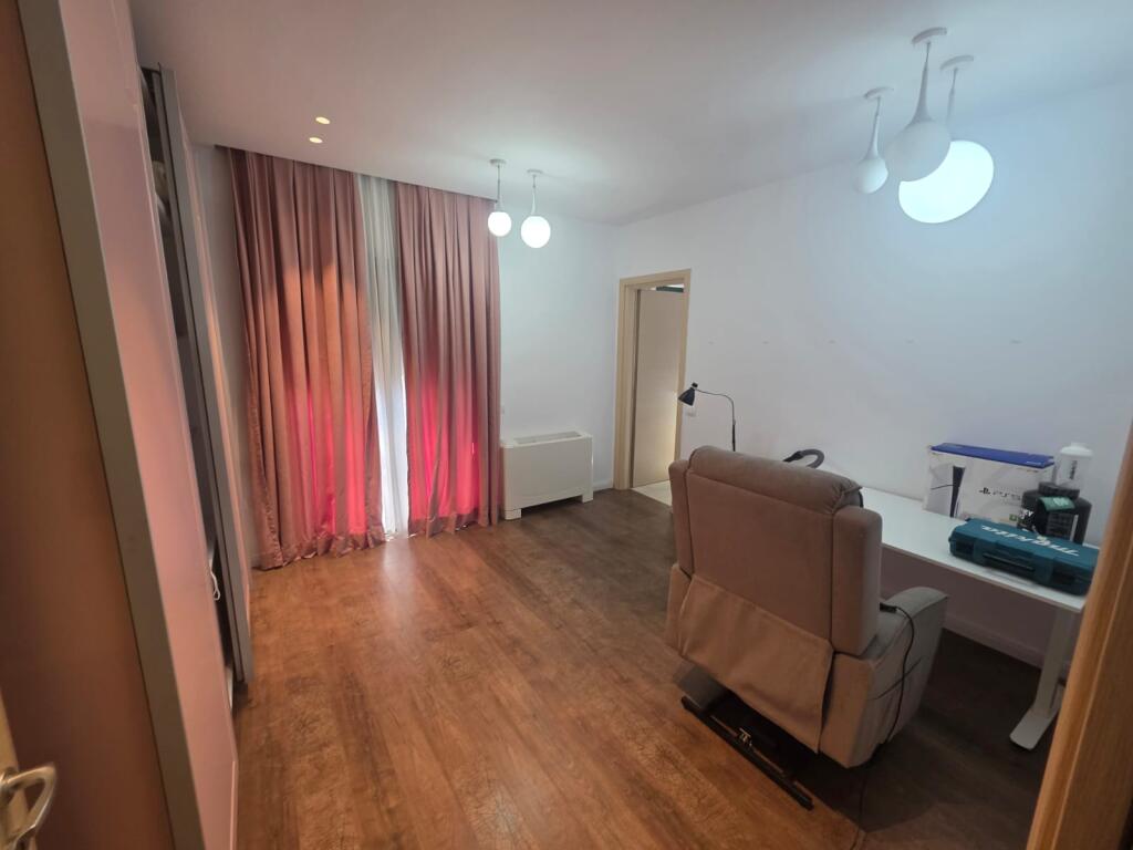 At Green City Complex, Nexho Konomi Street, an apartment 2+1+2+parking space is for rent, furnished. 75,000 Leke