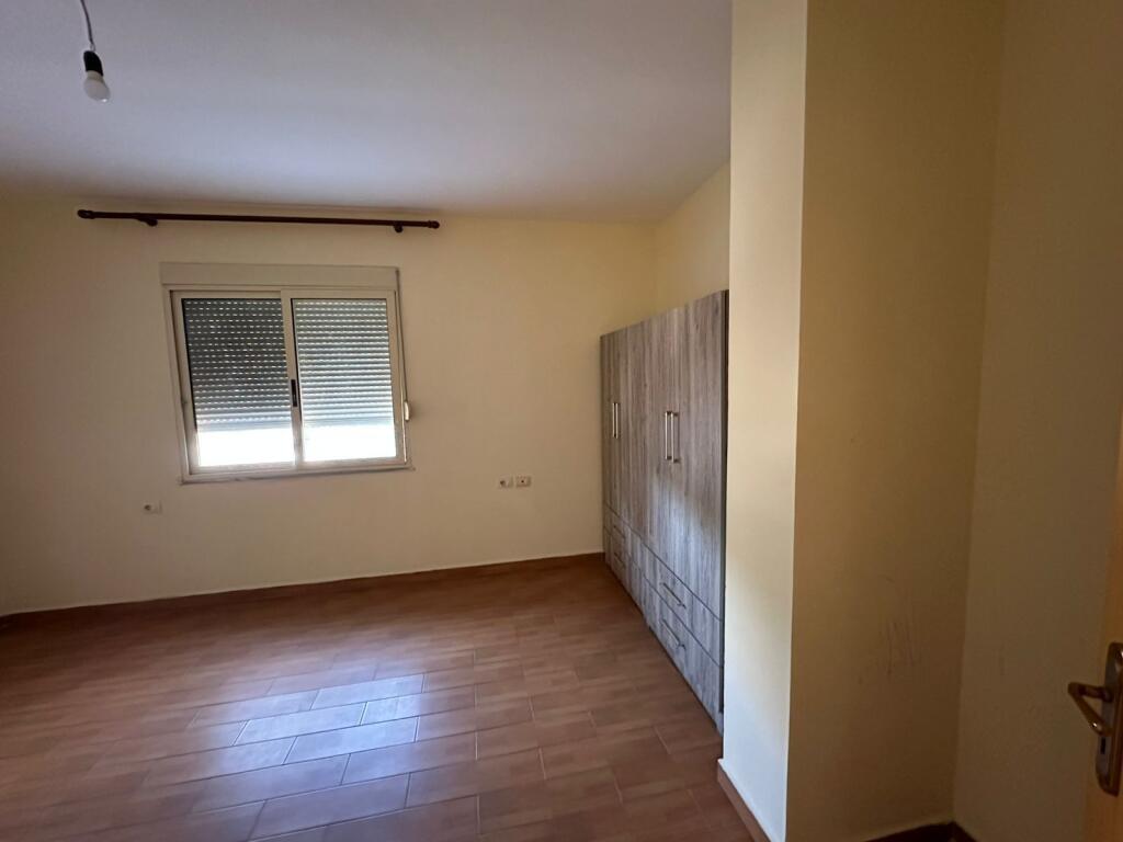 SHITET APARTAMENT NE ZONEN E FRESKUT