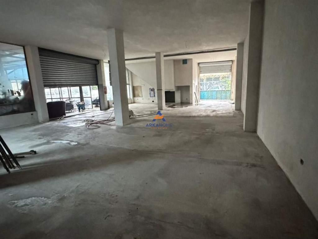 AFFITTASI MAGAZZINO 180M2 "EX CAMPO DI AVIAZIONE" 1200 EURO.