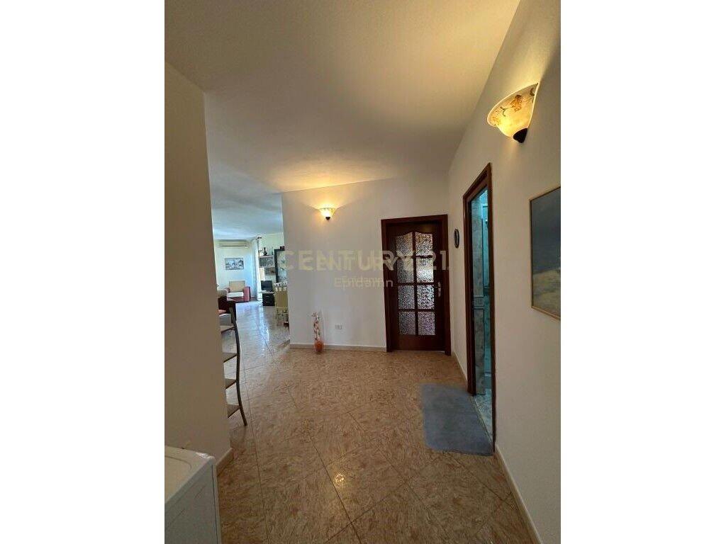 Apartment 2+1+2+garage For Rent at the Fruit and Vegetable Market, Durrës - 450€ | 138 m²