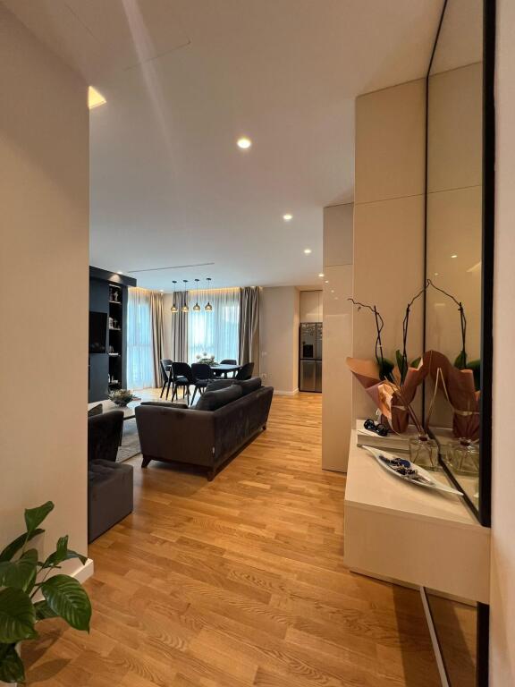 🏢 Attico Moderno 2+1+2 in Affitto – Vista Lago Via Kosovareve
