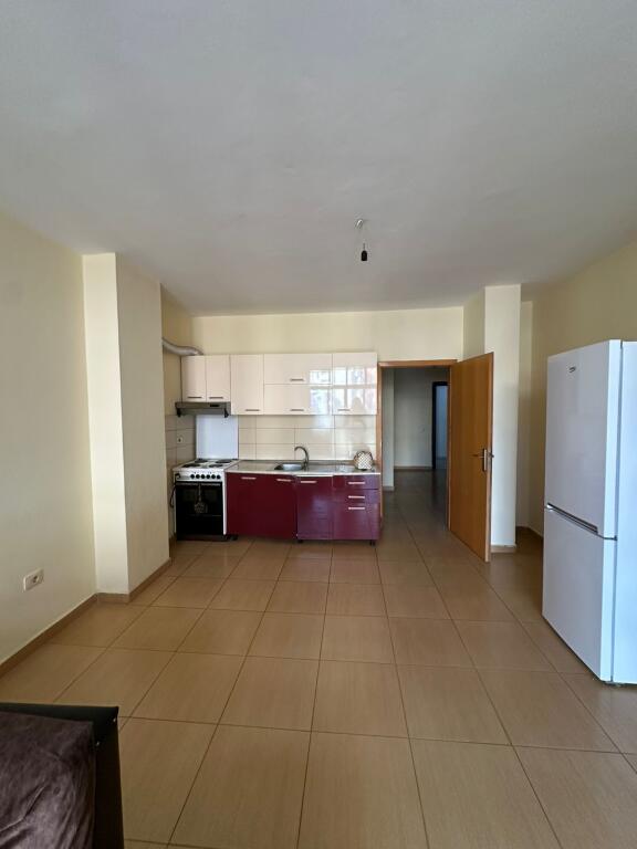 SHITET APARTAMENT NE ZONEN E FRESKUT