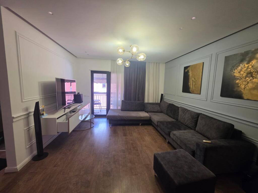 At Green City Complex, Nexho Konomi Street, an apartment 2+1+2+parking space is for rent, furnished. 75,000 Leke