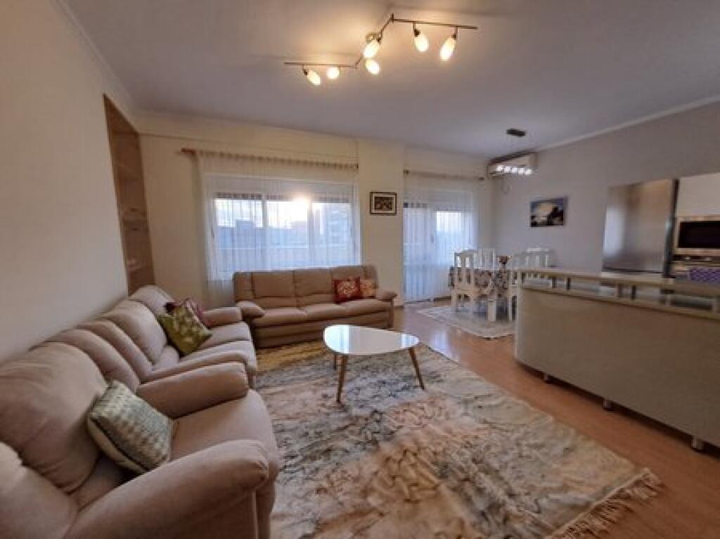 Affitto, Appartamento 2+1+2, Pazari i Ri, piazza Avni Rustemi
