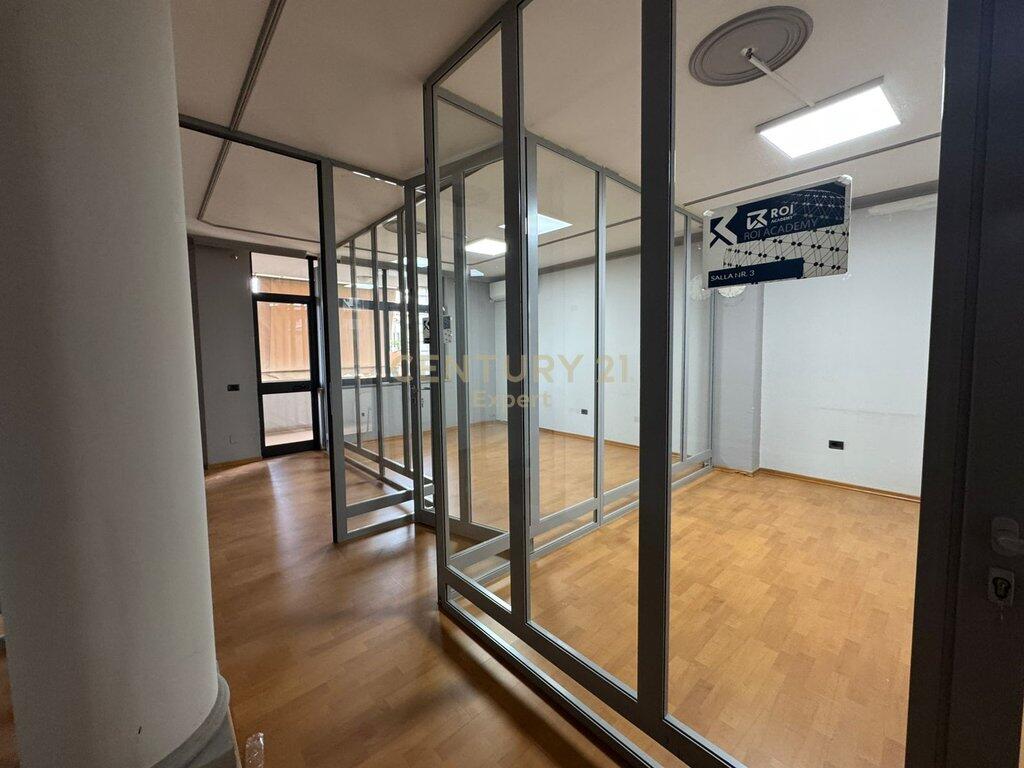 AFFITTIAMO AMBIENTE PER UFFICI