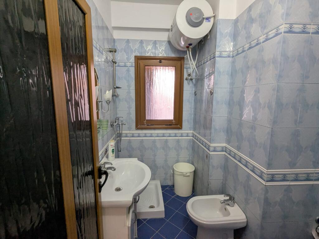  67 / 5,000 Appartamento in vendita 2+1+2+3 balconi vicino alla scuola Lef Sallata Valona