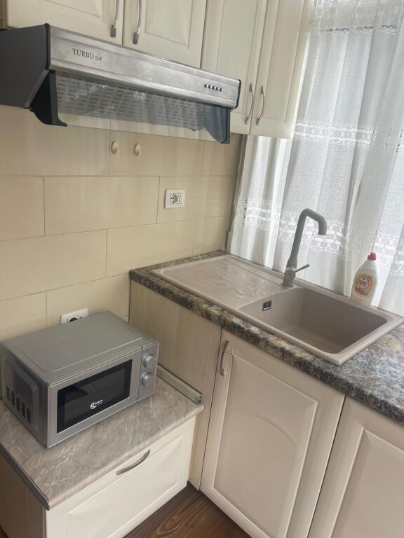 JEPET ME QIRA GARSIONERE 400€ Gjimnazi Partizani