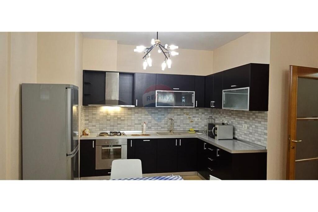 APARTAMENT 2+1+2 PER QIRA TE LICEU