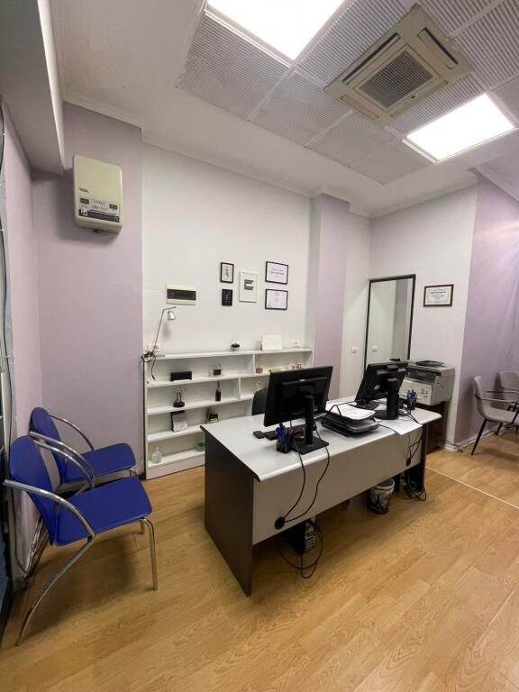 🏢 Locale per Uffici in Affitto, Ex Esposizione