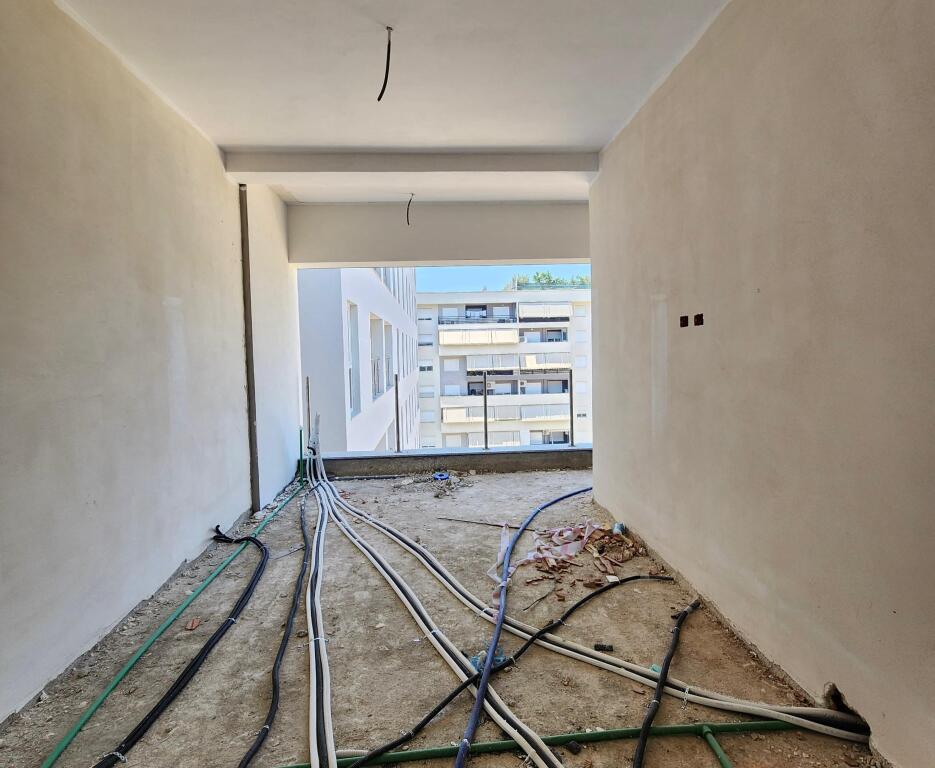 SHITET :✅️ ULTRA 🏘 Apartament  2+1+2wc &amp; 2 Ballkone + Garderobë (📍Kompleksi Kika 3 ) 💫 - Komuna Parisit 120 m² Çmimi 330K. 🧭`
