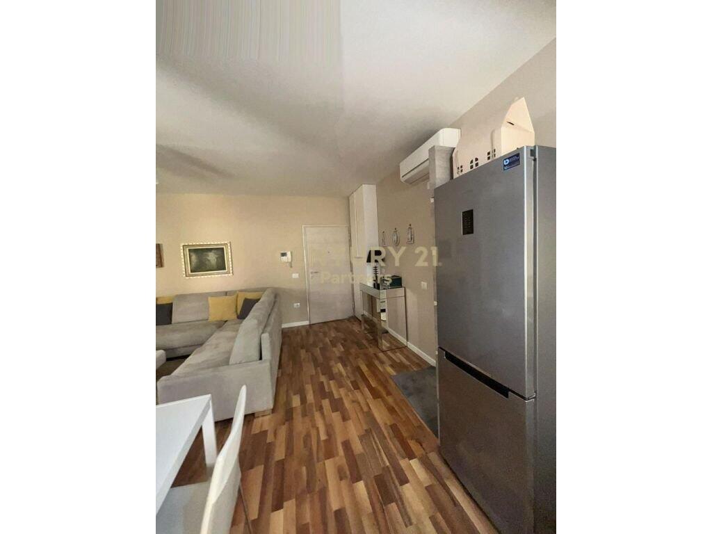 Jepet me qira apartament 1+1 në zonën e Myslym Shyrit, Tiranë