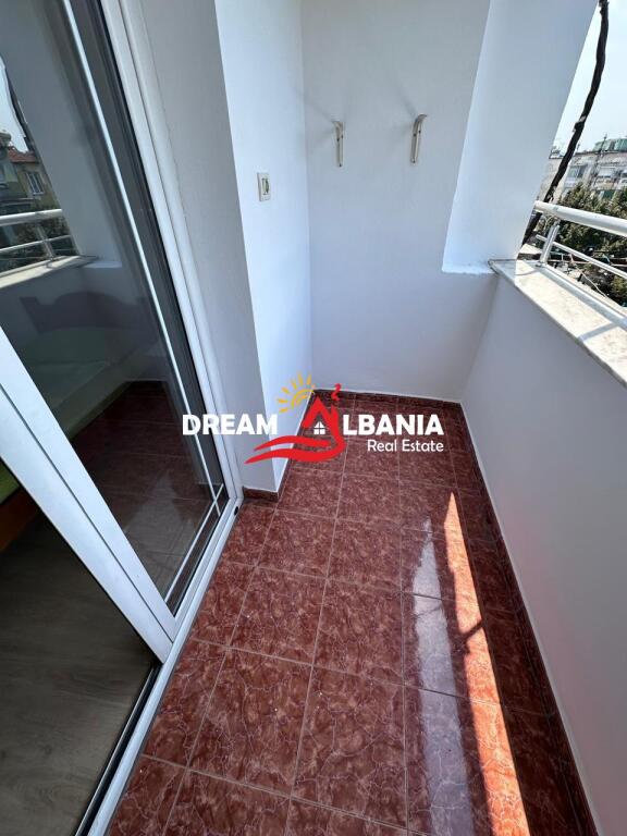 Apartament 2+1 i mobiluar ne shitje ne rrugen Bardhyl ne Tirane (ID EV)
