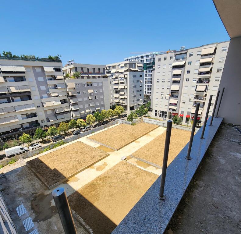 SHITET :✅️ ULTRA 🏘 Apartament  2+1+2wc &amp; 2 Ballkone + Garderobë (📍Kompleksi Kika 3 ) 💫 - Komuna Parisit 120 m² Çmimi 330K. 🧭`