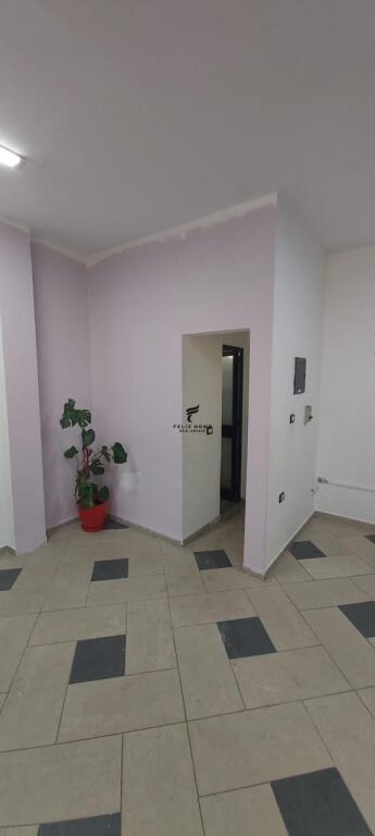 LOCALE COMMERCIALE IN AFFITTO 70M2 SELVIA 300 EURO