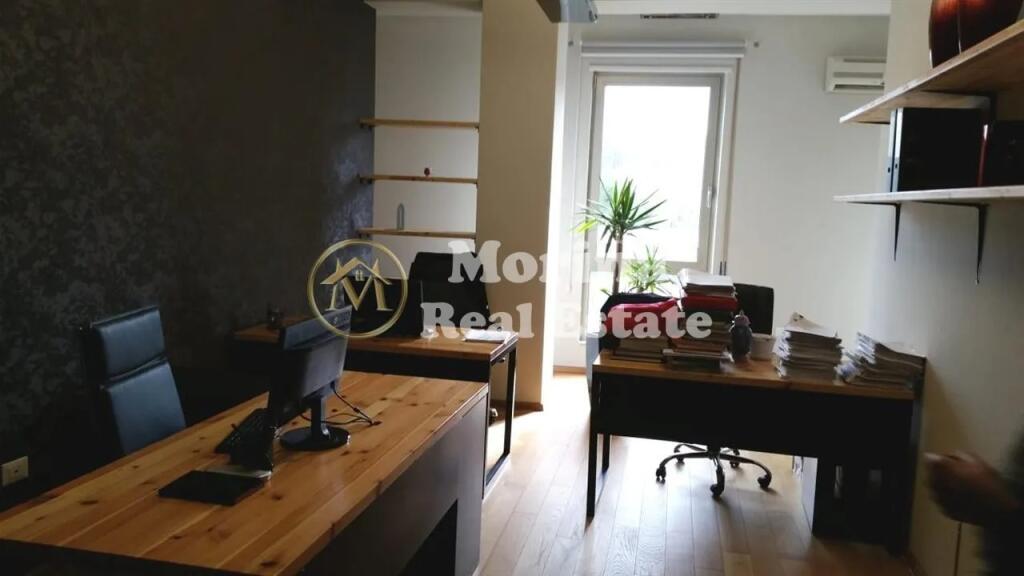 Affitto, Locale Commerciale, Grada  , 2000 euro/mese