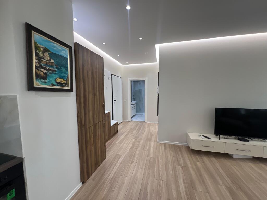 ‼️Jepet me qera Apartament 1+1 ne zonen e Liqenit te Thate ‼️