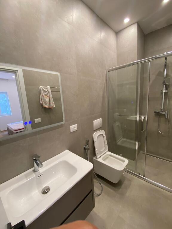 Jepet me qera apatament 1+1 tek Sheshi Willson/750 Euro