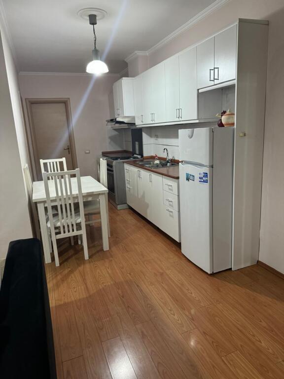 Jepet apartament me qera 1+1 tek 21 Dhjetori