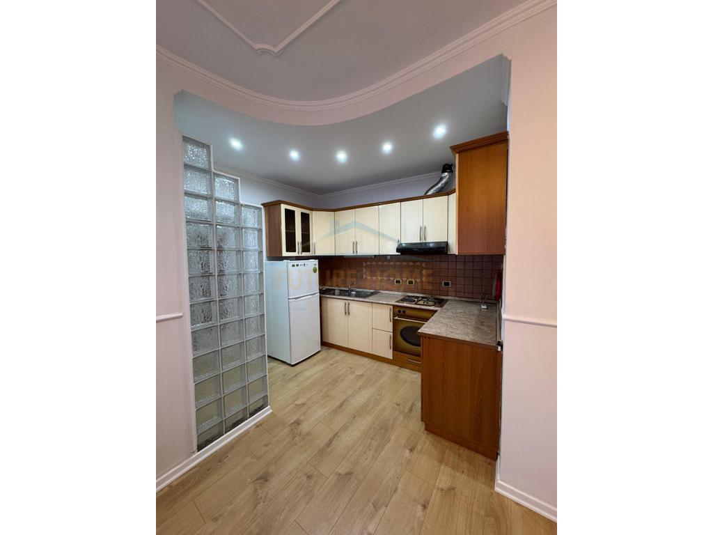 Shitet Apartament 1+1, Rruga Bardhyl