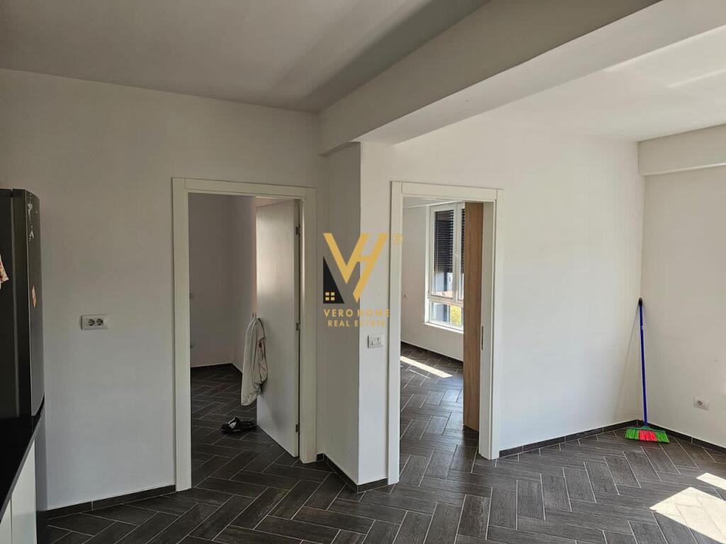 OFFICE 108 M2 FOR RENT AT MYSLYM SHYRI 1,000 EURO
