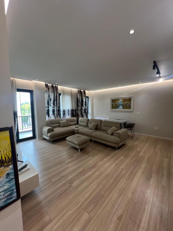 ‼️Jepet me qera Apartament 1+1 ne zonen e Liqenit te Thate ‼️
