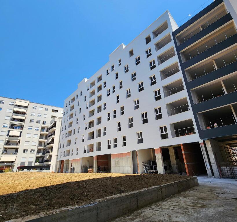 SHITET :✅️ ULTRA 🏘 Apartament  2+1+2wc &amp; 2 Ballkone + Garderobë (📍Kompleksi Kika 3 ) 💫 - Komuna Parisit 120 m² Çmimi 330K. 🧭`