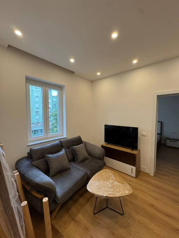 Ish Blloku apartament 1+1 me qira!