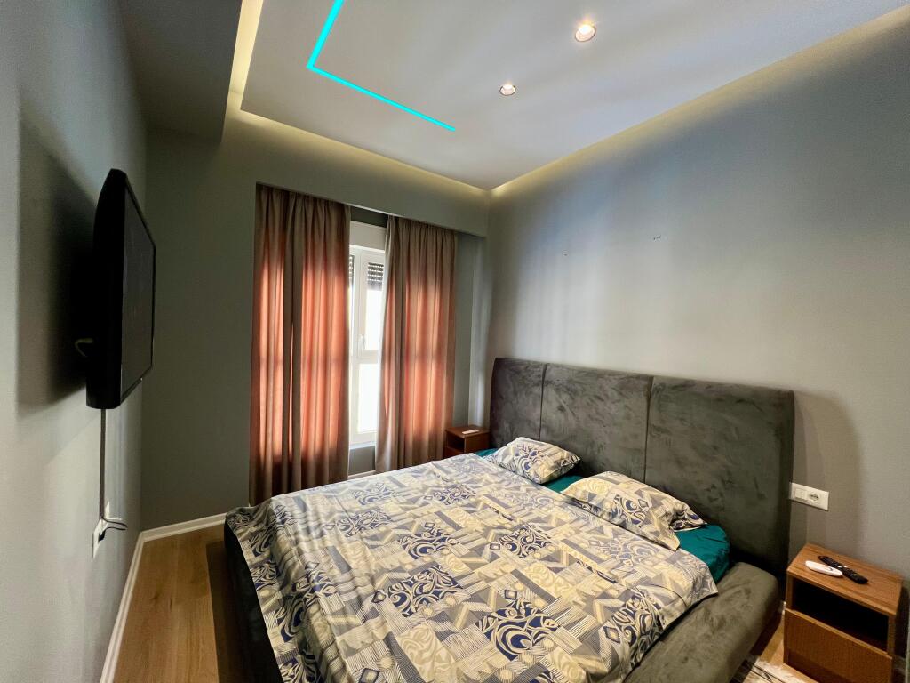 Jepet me qira, Apartament 2+1+2 Tualete ”Ali Demi”- Tiranë.