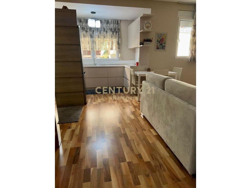 Jepet me qira apartament 1+1 në zonën e Myslym Shyrit, Tiranë