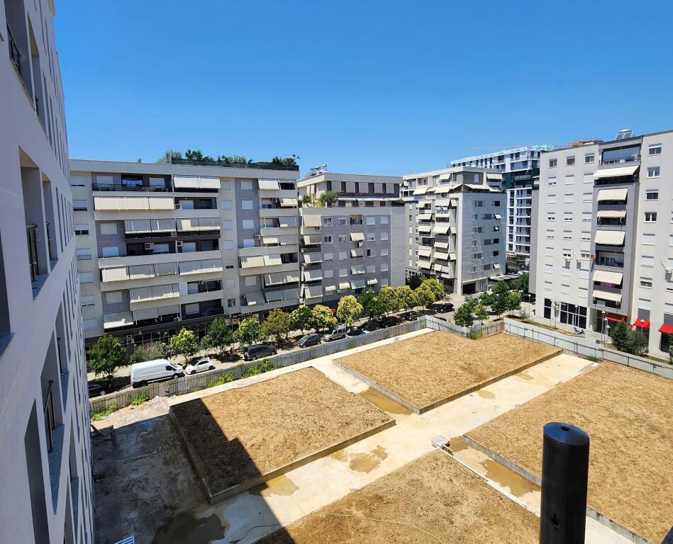SHITET :✅️ ULTRA 🏘 Apartament  2+1+2wc &amp; 2 Ballkone + Garderobë (📍Kompleksi Kika 3 ) 💫 - Komuna Parisit 120 m² Çmimi 330K. 🧭`