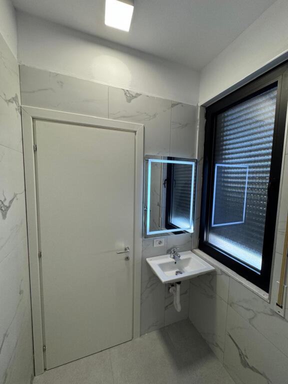 Jepet Me Qera Apartament 2+1+2 Tualete + 1 Ballkon