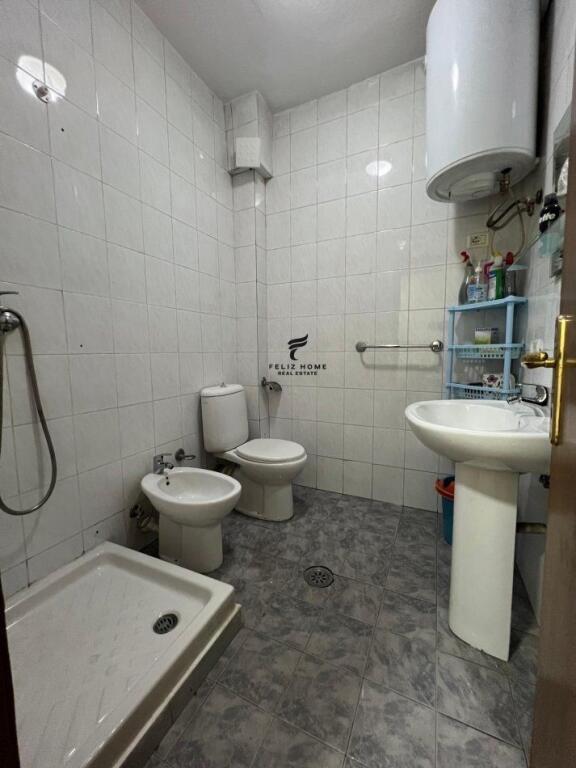 APARTAMENT ME QERA 2+1 21 DHJETORI 500 EURO