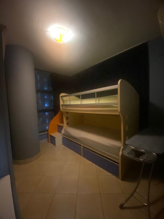 🏢Ne zonen e 21 Dhjetorit,Rr. Shefqet Musaraj,jepet me qera apartament 2+1,i mobiluar. 65,000Leke