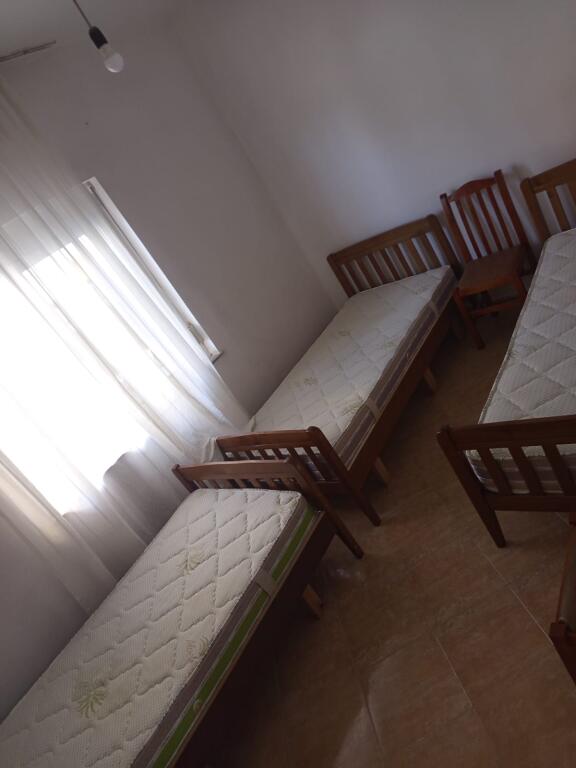 APARTAMENT 1+1. 35000 LEKE.PRANE FAKULTETIT TE MJEKSISE.