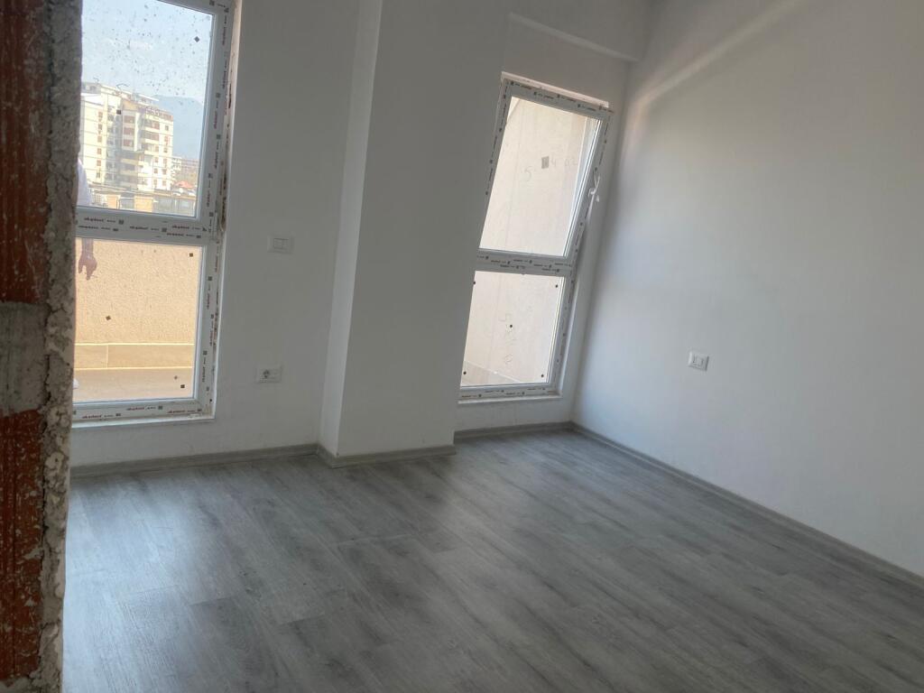 Shitet Apartament 1+1 me Verande, Rruga Dritan Hoxha