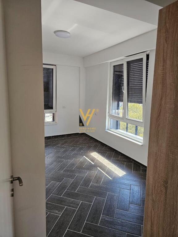 OFFICE 108 M2 FOR RENT AT MYSLYM SHYRI 1,000 EURO