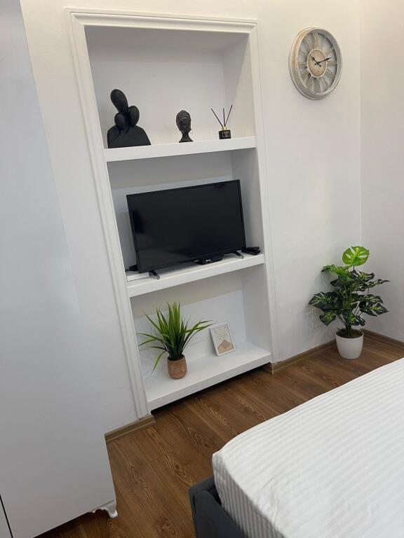 JEPET ME QIRA GARSIONERE 400€ Gjimnazi Partizani