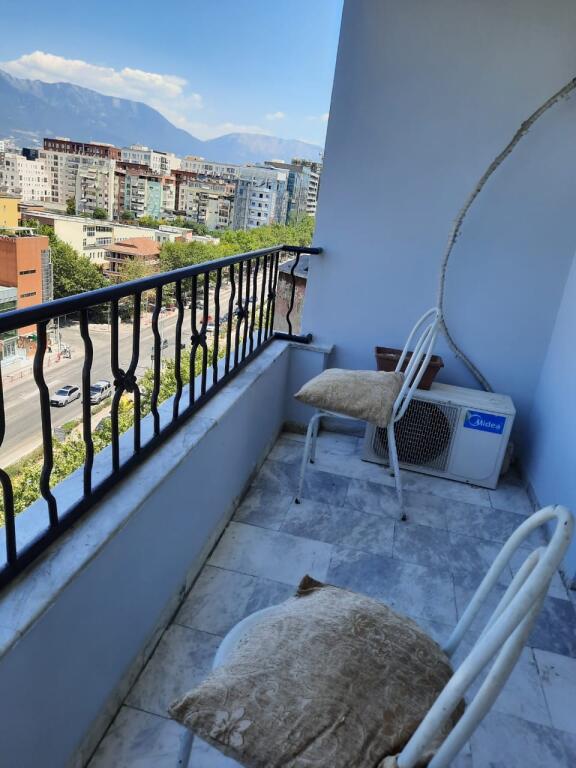 Jepet Me Qera Apartament 2+1+1 Ballkon
