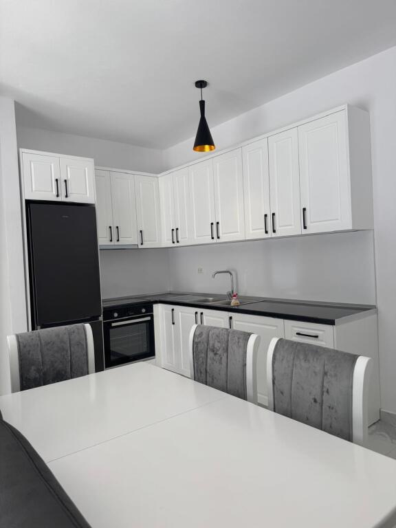 Jepet Me Qera Apartament 2+1+2 Tualete + 1 Ballkon