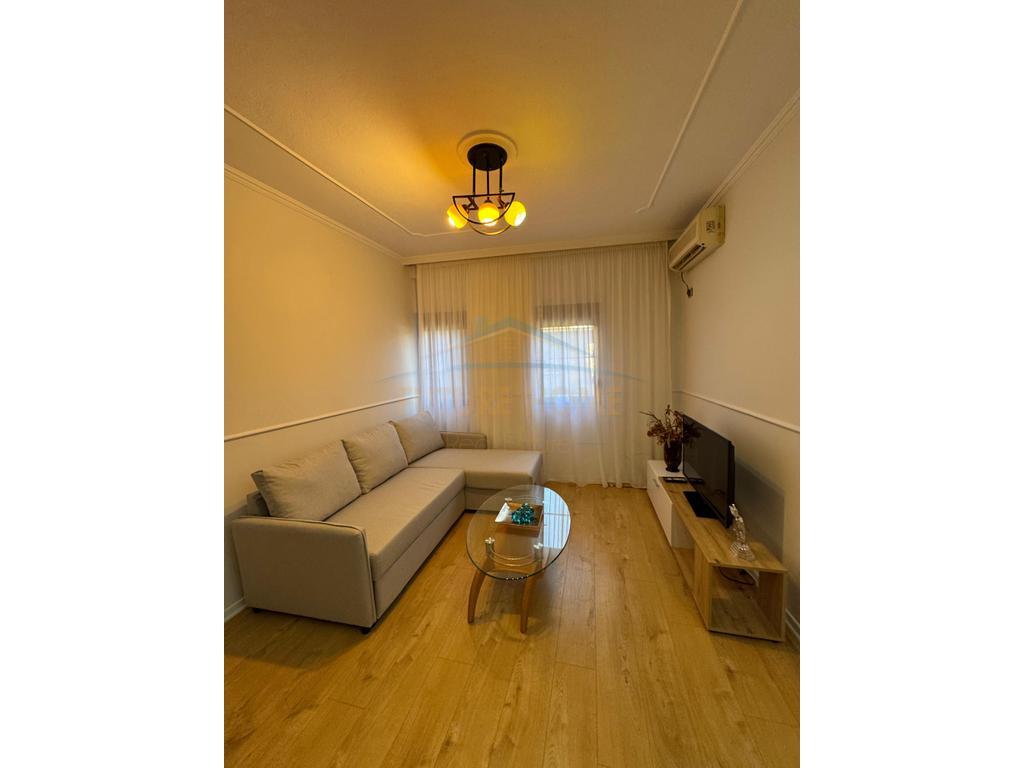 Shitet Apartament 1+1, Rruga Bardhyl
