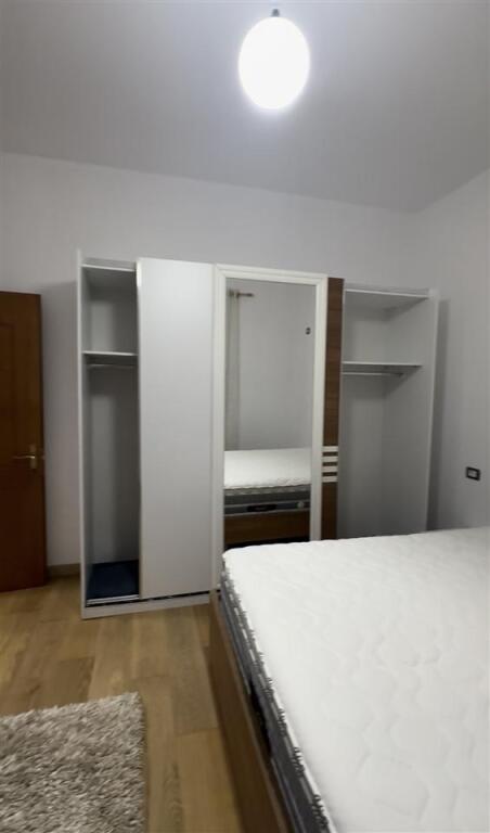 Entrance 1+1+parking for rent in the Sauk area