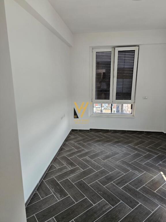 OFFICE 108 M2 FOR RENT AT MYSLYM SHYRI 1,000 EURO