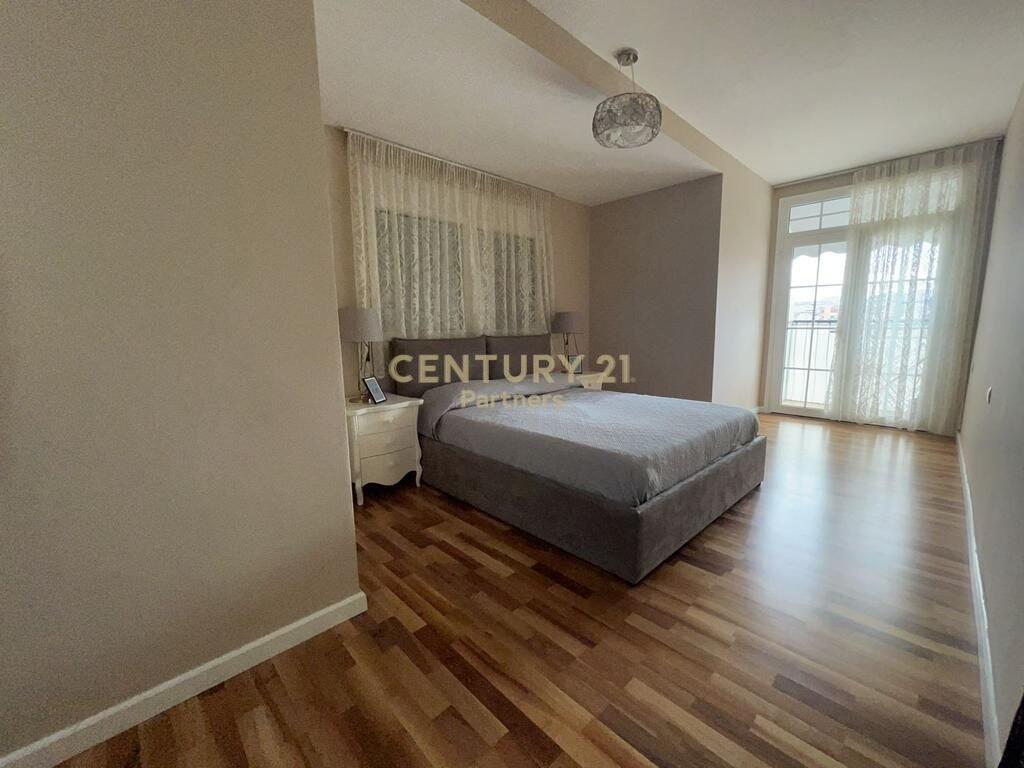 Jepet me qira apartament 1+1 në zonën e Myslym Shyrit, Tiranë