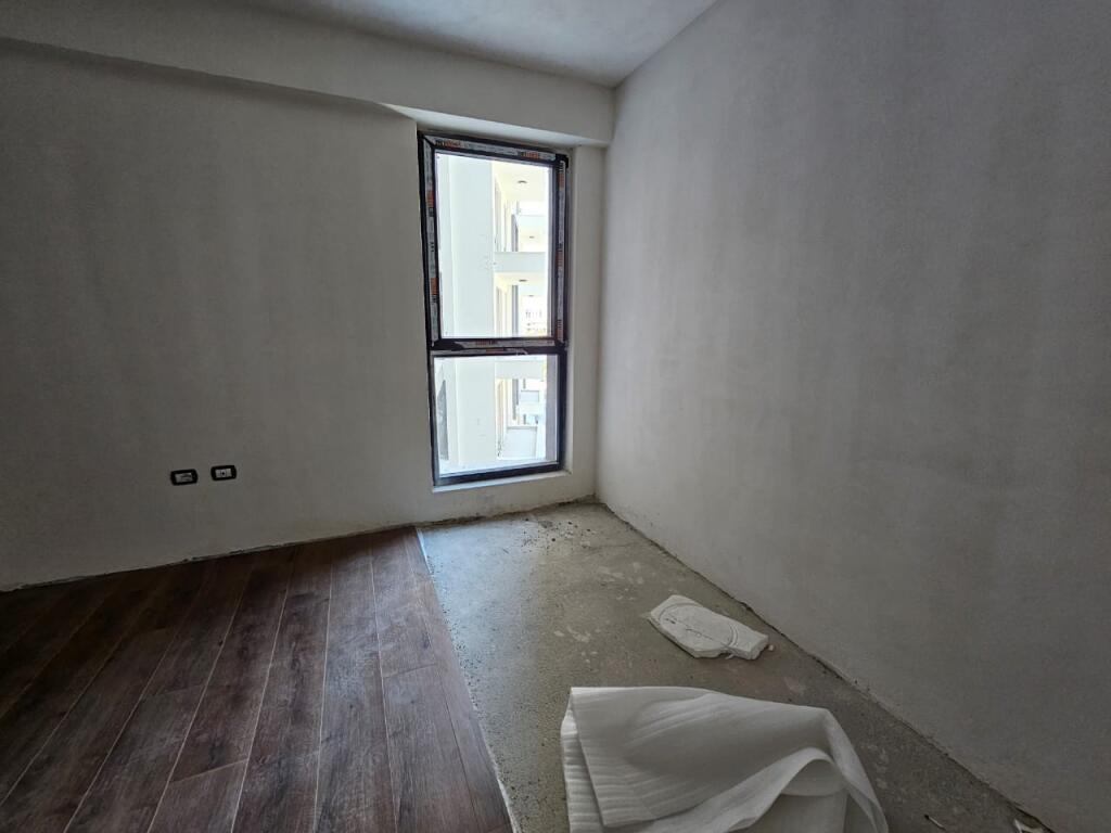 Vendesi appartamento 2+1 presso il Complesso Turdiu, ex Campo di Aviazione - Tirana  (NON SI OFFRE CON CREDITO)
