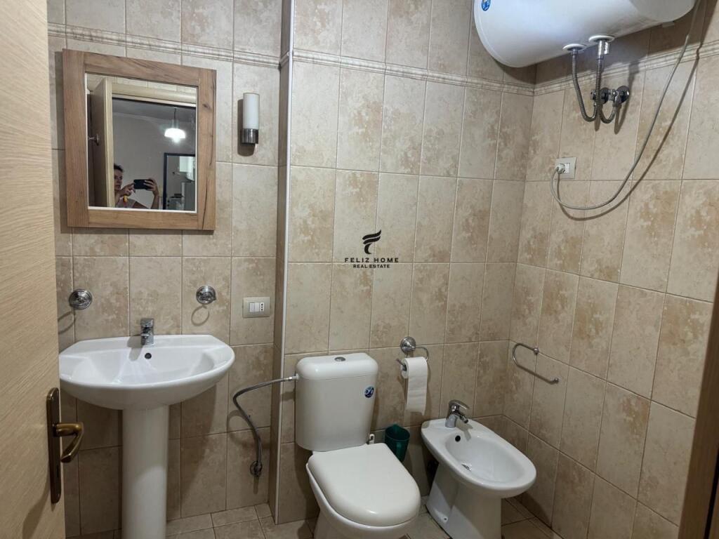APARTAMENT ME QERA 1+1 21 DHJETORI 550 EURO