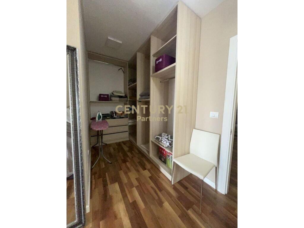 Jepet me qira apartament 1+1 në zonën e Myslym Shyrit, Tiranë