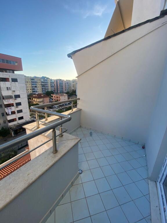 Shitet Apartament